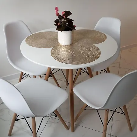 Kawalerka Apartament Ul Gieldowa * 코워브제크